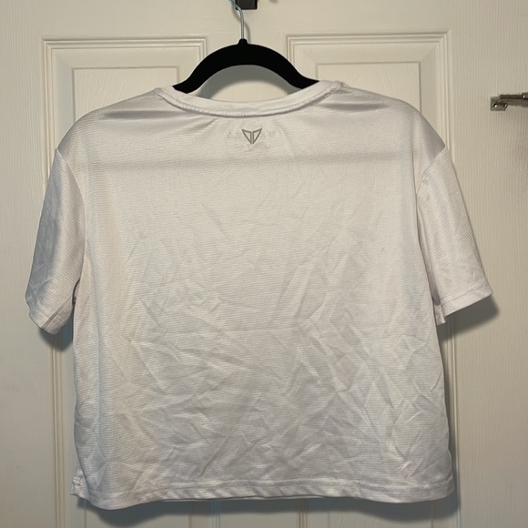 Korsa white, cropped, running tee- size S - Picture 2 of 3